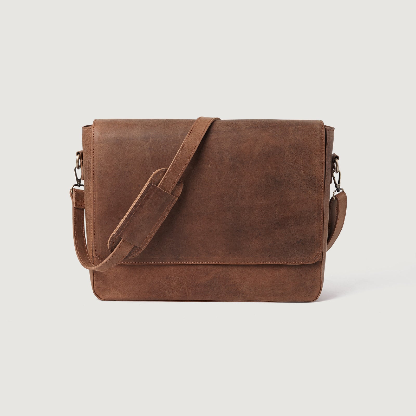The Carismatico Vintage Tan Brown Leather Messenger Bag